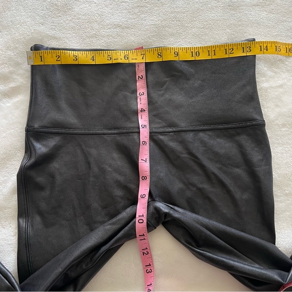 Spanx Shiny Faux Leather Leggings in Black Size Large Petite - Picture 9 of 10